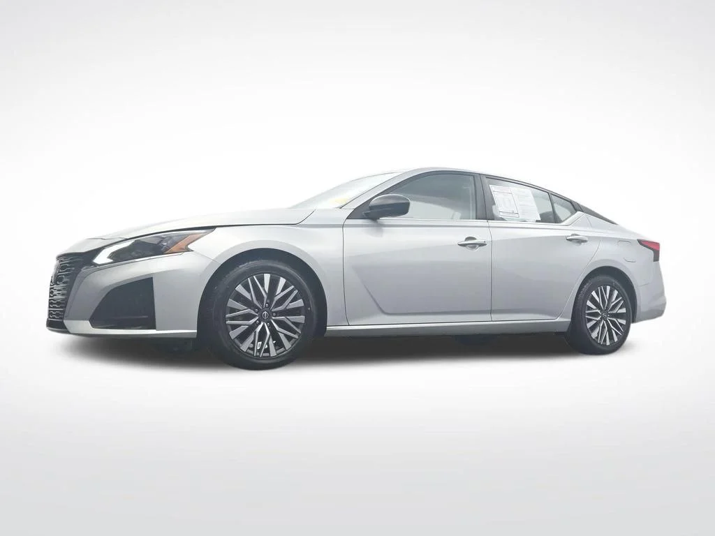 Used 2024 Silver Nissan 2.5 SV image 29