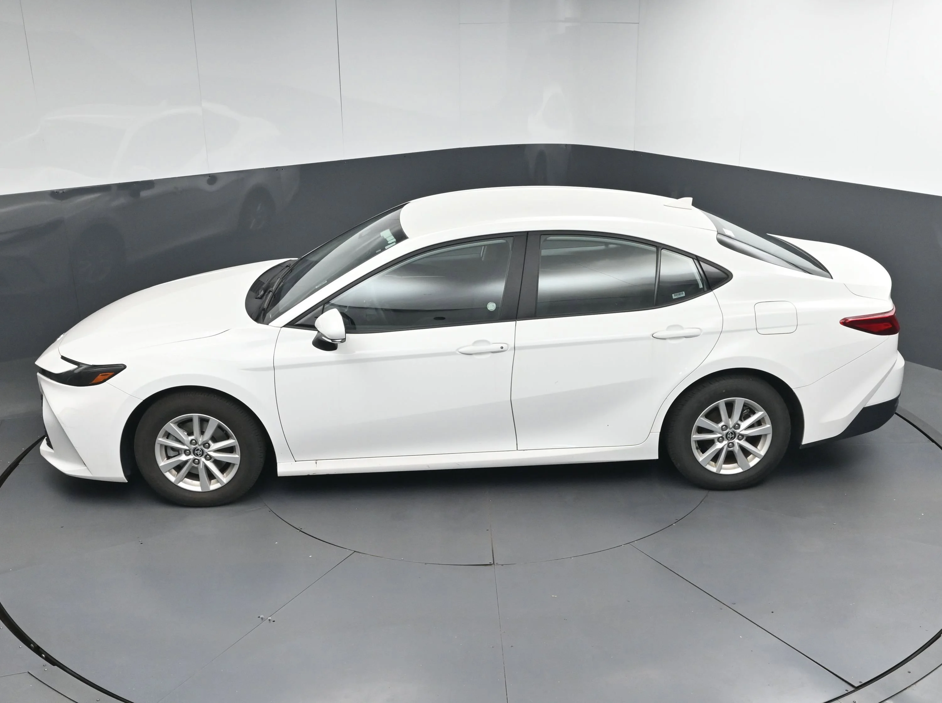 Used 2025 Ice Toyota LE image 35