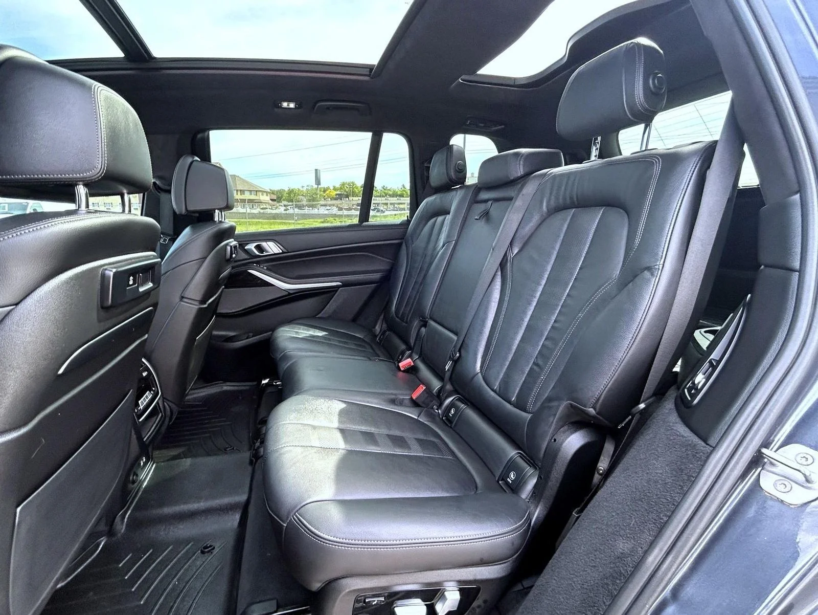 Used 2020 Gray BMW M50i image 20