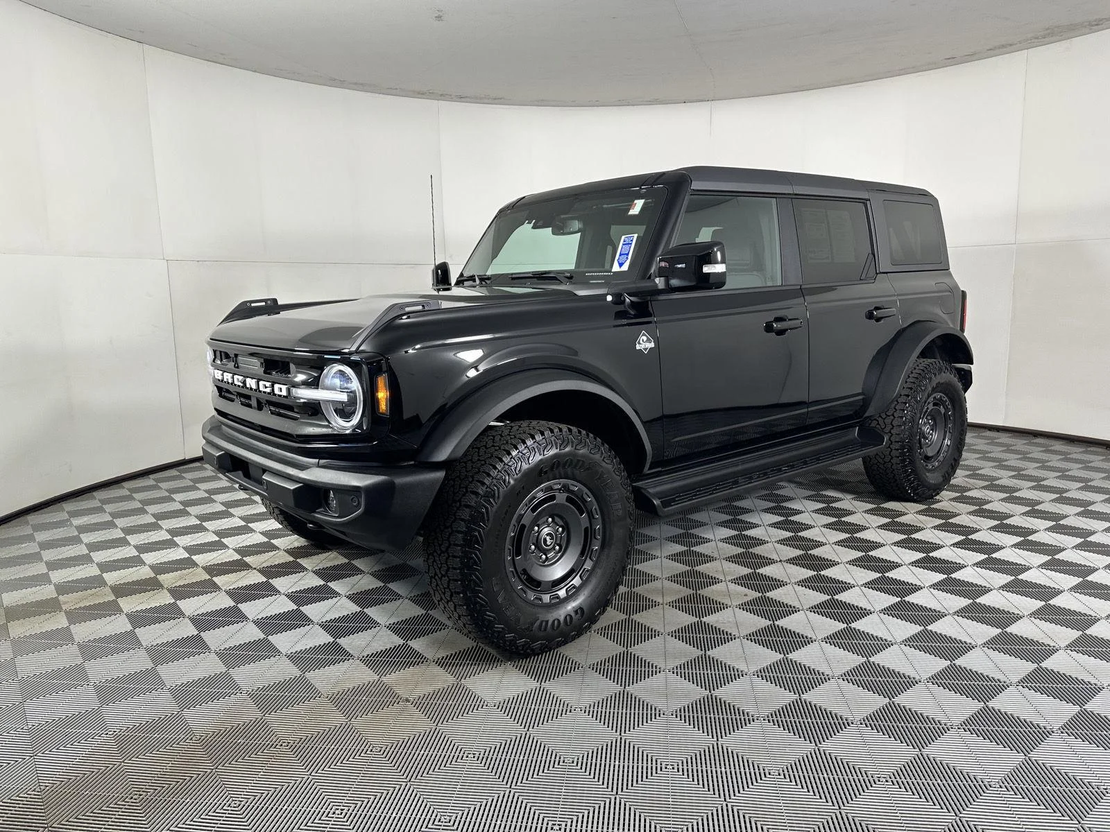 Used 2025 Shadow Black Ford Outer Banks image 17