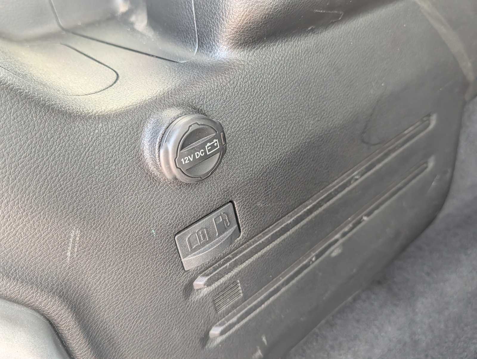 Used 2024 Silver Zynith Clearcoat Jeep Sahara image 19