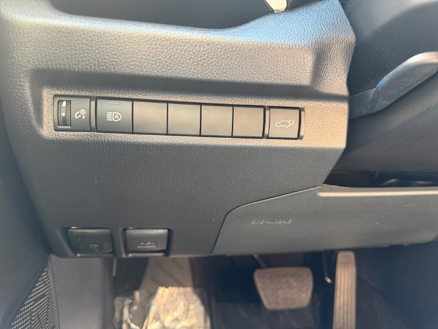 Certified Used 2025 Pearl Toyota XLE image 27
