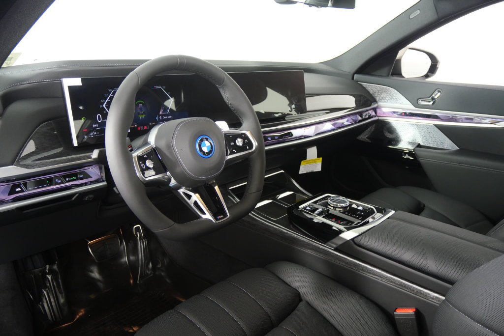 2026 BMW 7 Series 750e - Photo 14