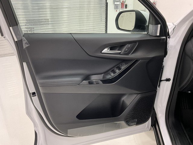 New 2027 Summit White Chevrolet LT image 11