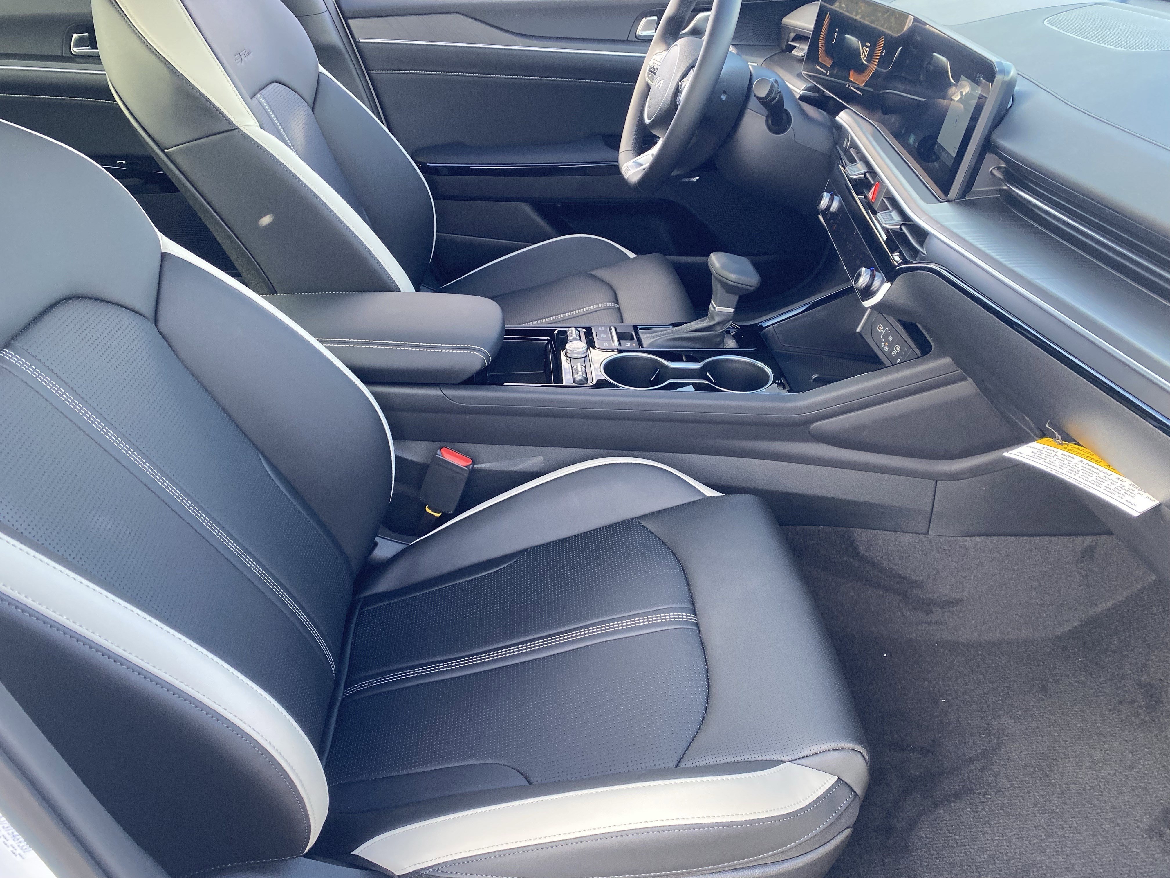 New 2026 Snow White Pearl Kia GT-Line FWD image 9