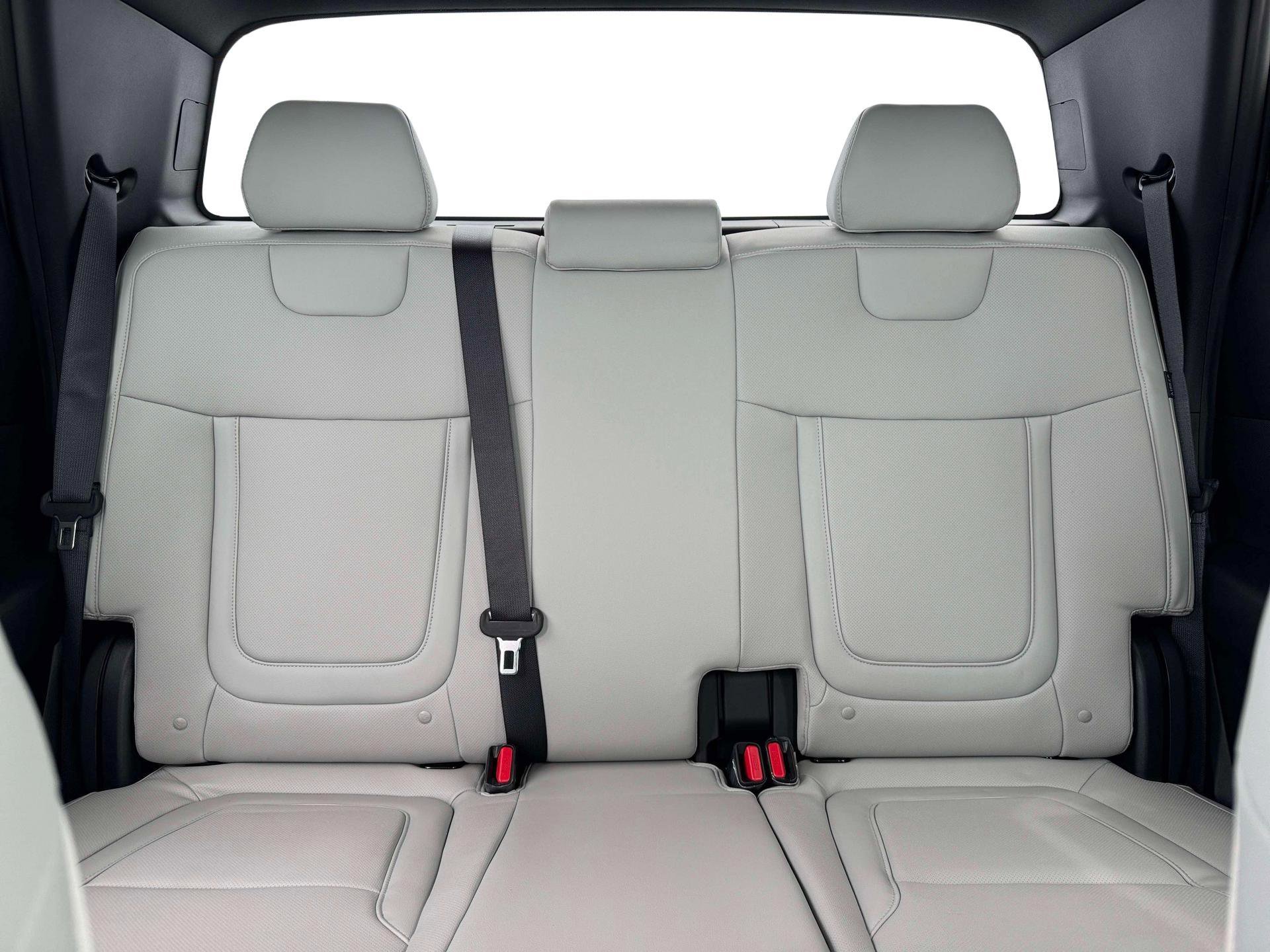 New 2026 Hampton Gray Hyundai SEL FWD image 16