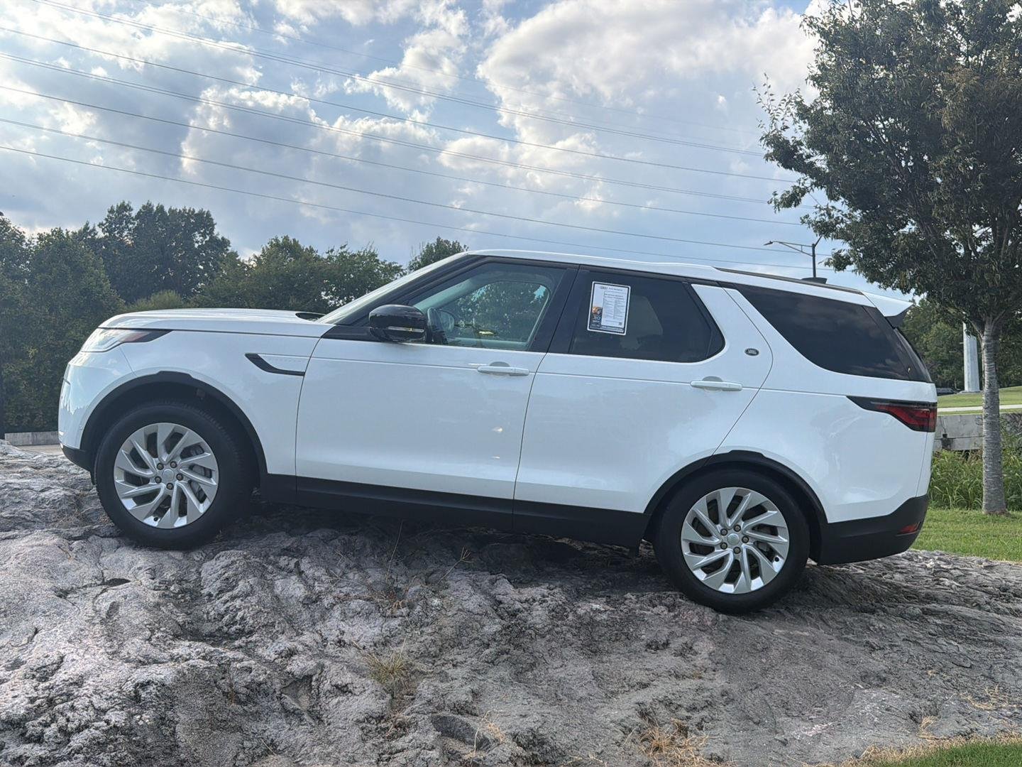 Used 2025  Land Rover S image 4
