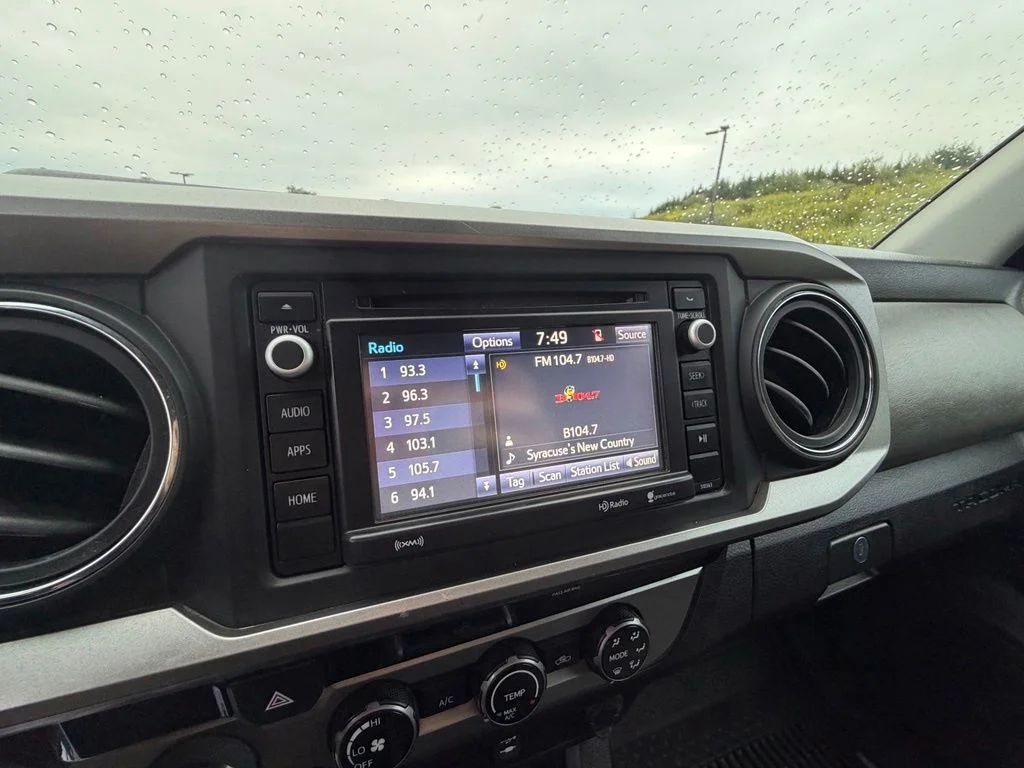 Used 2018 White Toyota SR5 image 20