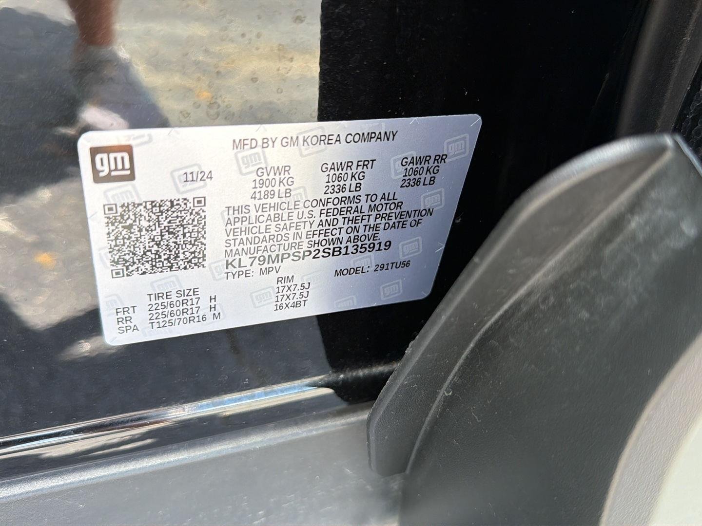 Used 2025 Mosaic Black Metallic Chevrolet LT image 39