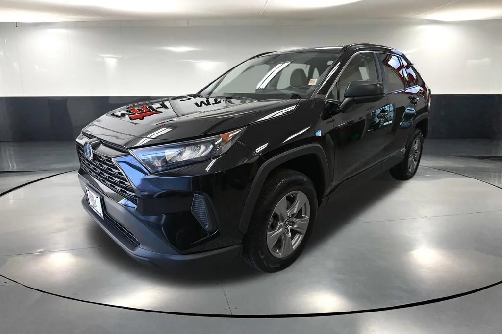 2022 Toyota RAV4 LE - Photo 10