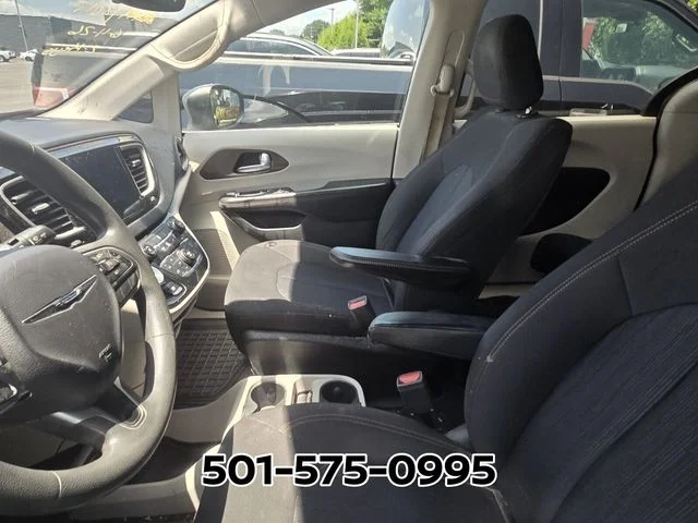 Used 2017 Gray Chrysler Touring image 3