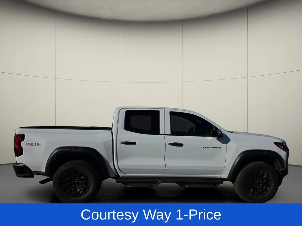 Used 2025 Summit White Chevrolet Trail Boss image 11
