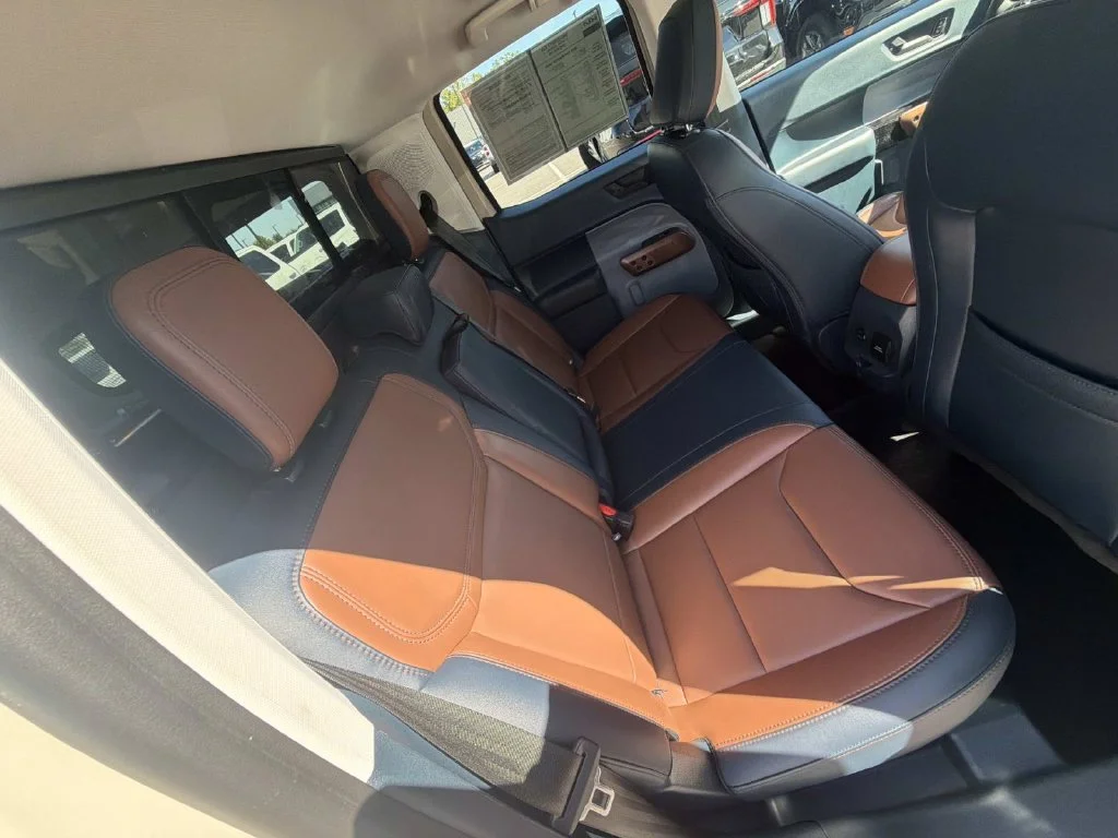 Used 2024  Ford Lariat image 30