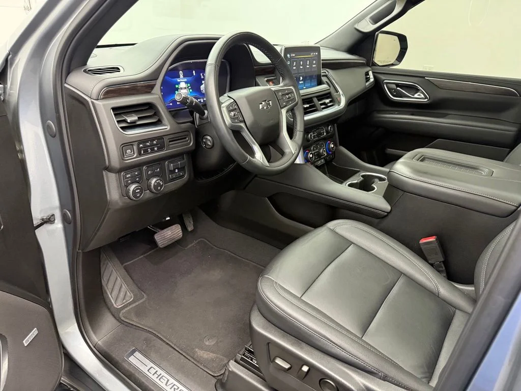 Used 2023 Gray Chevrolet Z71 image 19