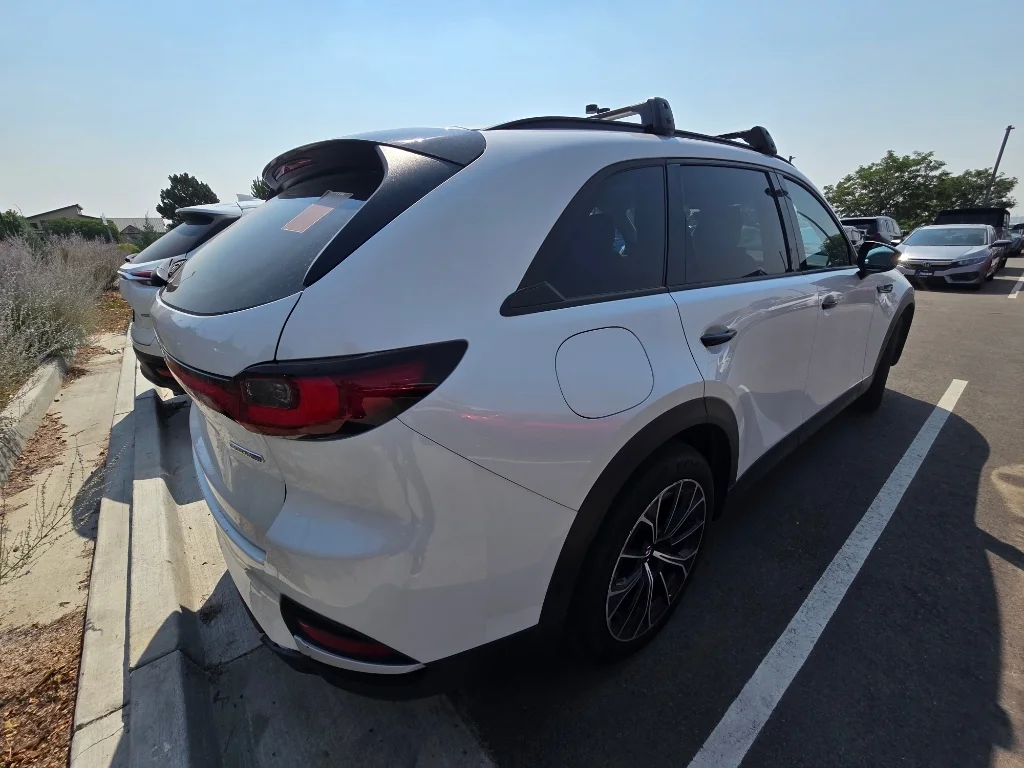 Used 2025 Rhodium White Premium Mazda Premium Package image 4