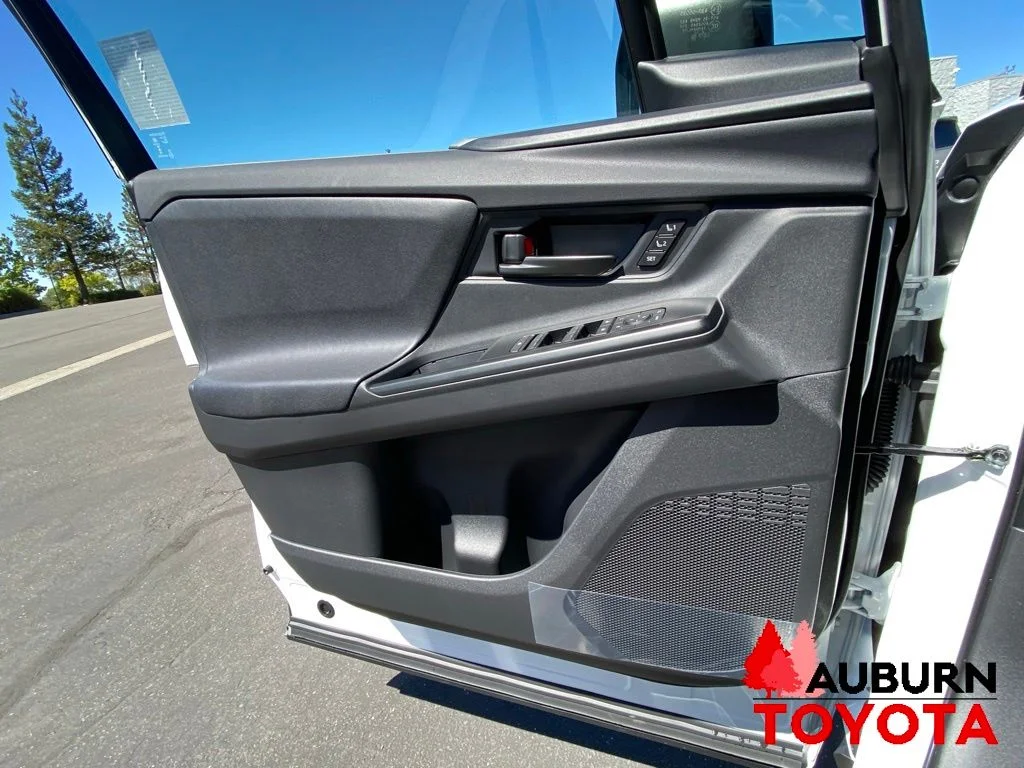New 2026 Wind Chill Pearl with Midnight Black Metallic roof <sup>1</sup> Toyota  Limited image 34
