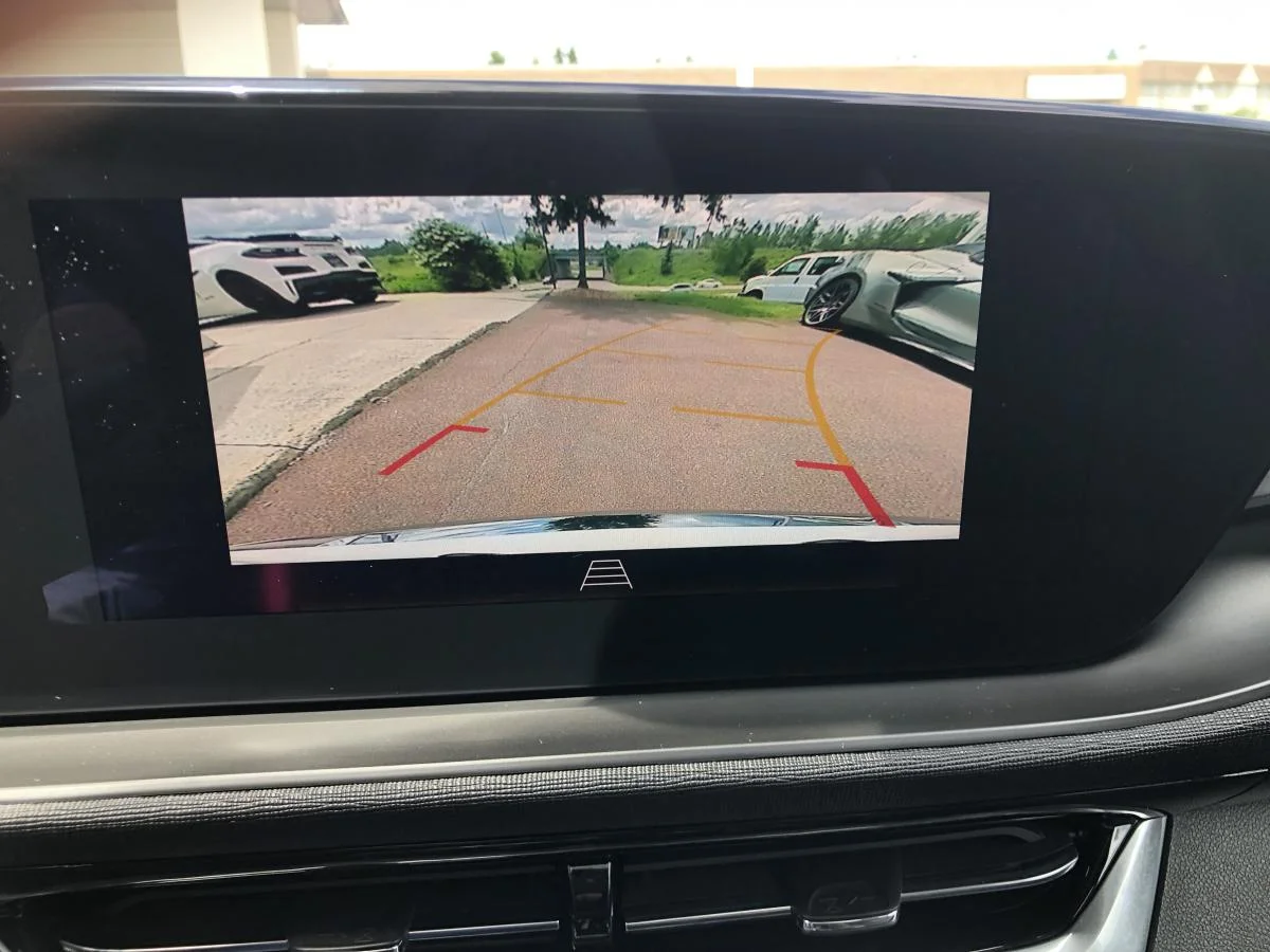 Used 2024 White Buick FWD 4dr Avenir image 15