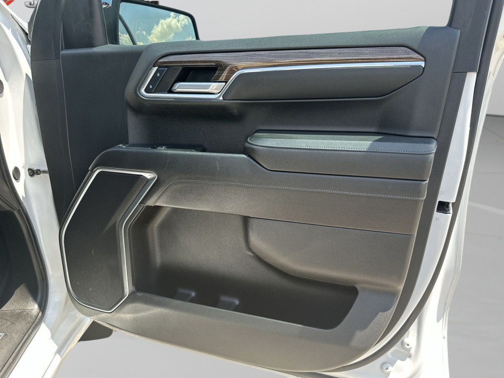 Used 2024 White Chevrolet LT image 43