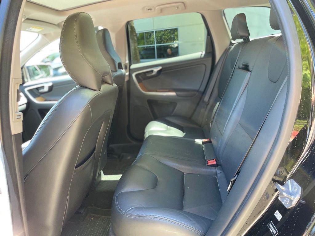 Used 2017 Onyx Black Metallic Volvo T6 Inscription image 16