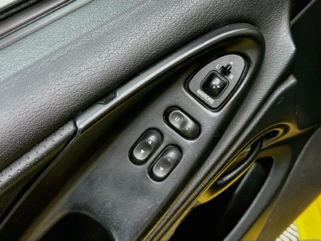 Used 1995 Yellow Ford  image 16