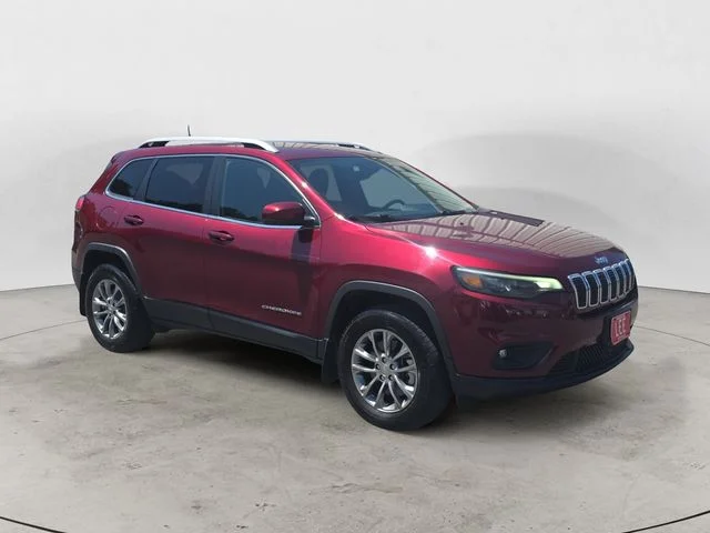 Used 2021 Red Jeep Latitude Lux image 7