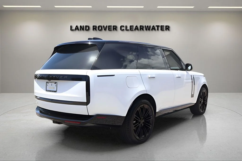 New 2026 Ostuni Pearl White Land Rover SE image 5