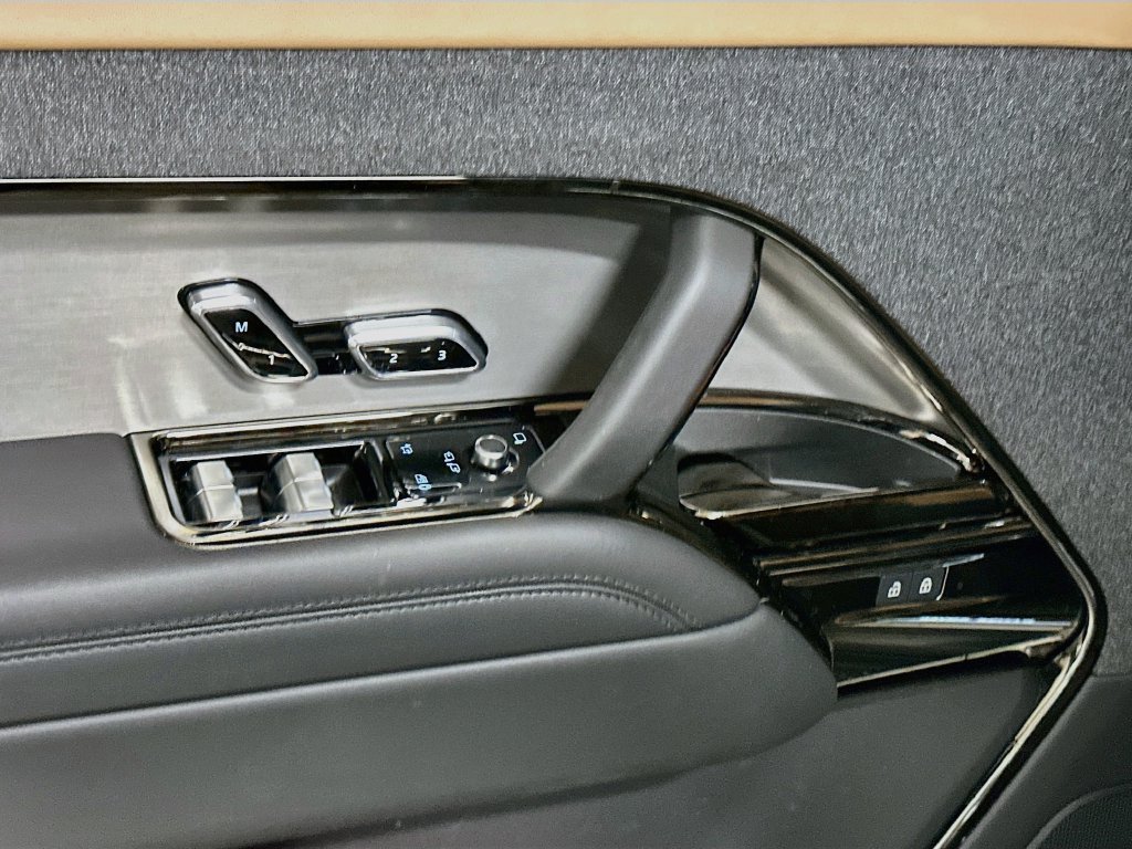 Used 2026 Gray Land Rover Dynamic SE image 19