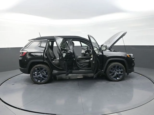 New 2026 Diamond Black Crystal Pearlcoat Jeep  image 30
