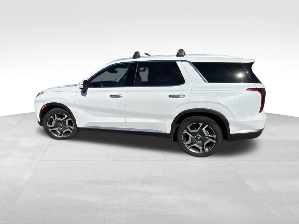 Used 2023 White Hyundai SEL image 5