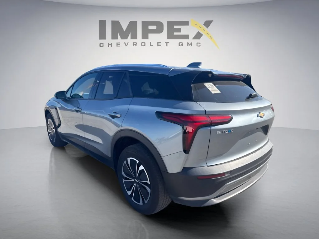 Used 2024 Gray Chevrolet LT image 3