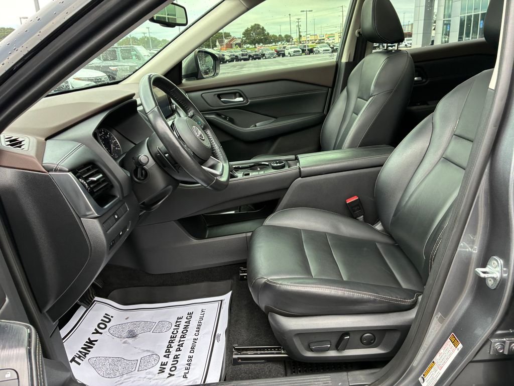 Used 2022 Gray Nissan SL image 8