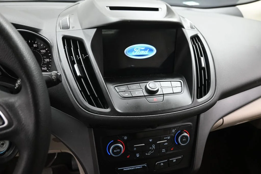 Used 2018 Gold Ford SE image 19