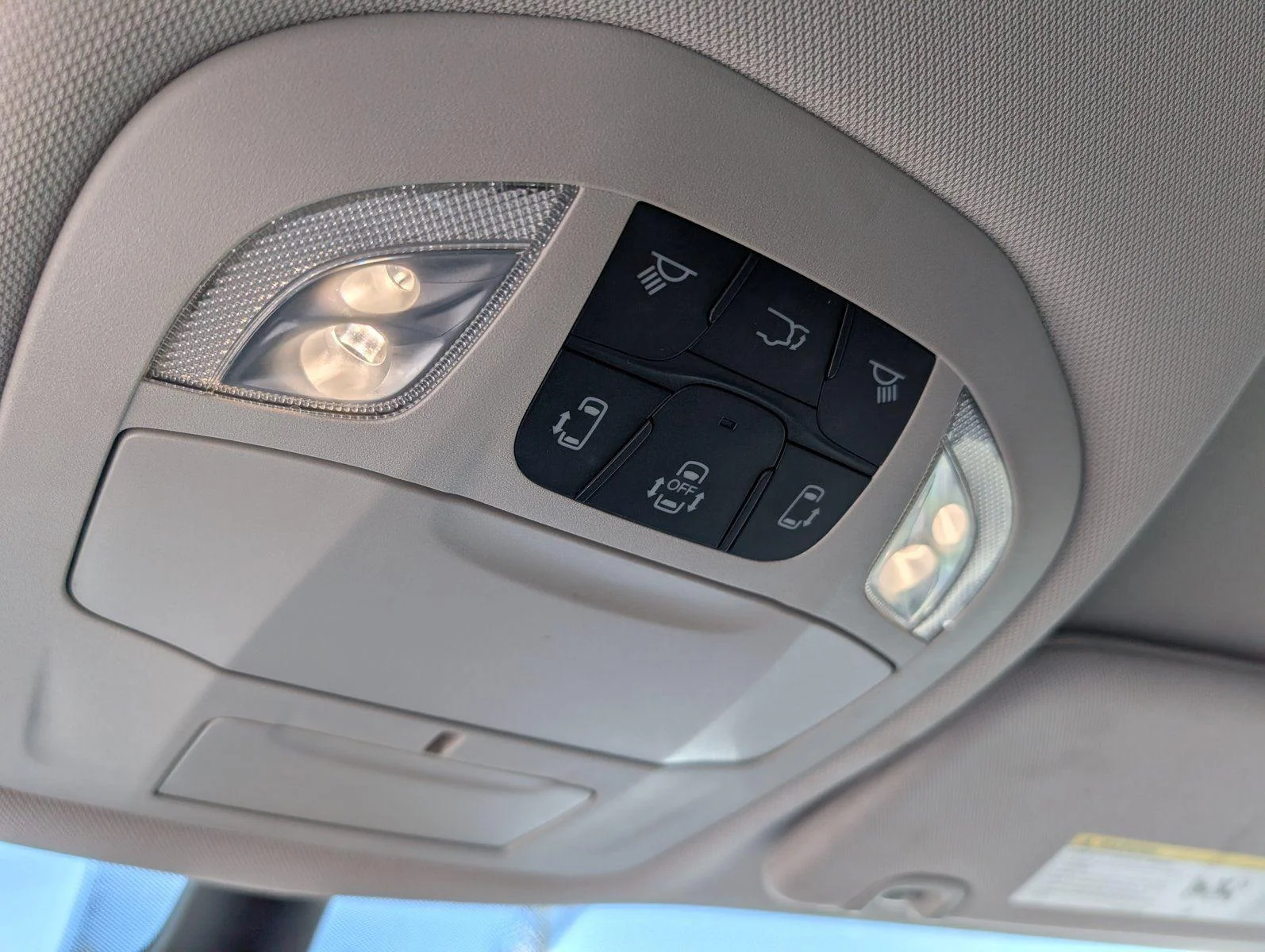 Used 2024 Silver Mist Clearcoat Chrysler Touring L image 21