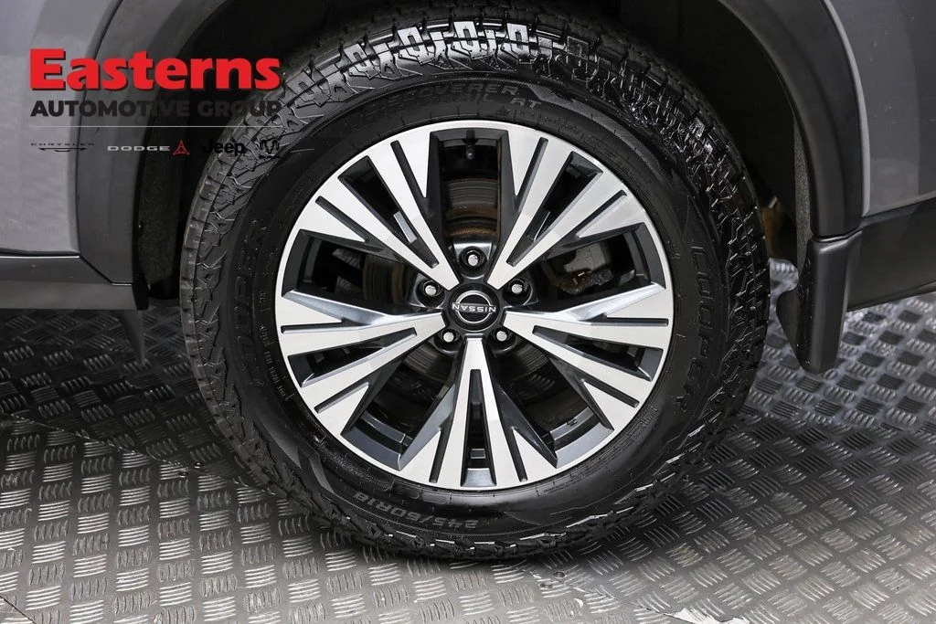 Used 2023 Gray Nissan SV image 10