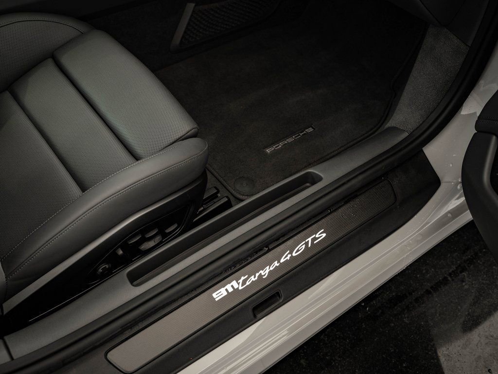 Used 2022 Chalk Porsche Targa 4 GTS image 39