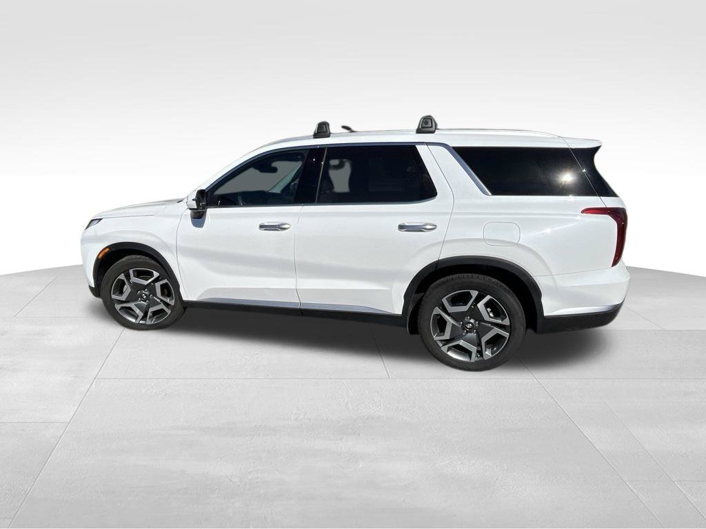 Used 2023 White Hyundai SEL image 5