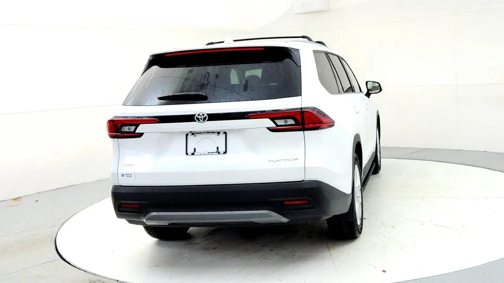 New 2026 Wind Chill Pearl Toyota Platinum image 5