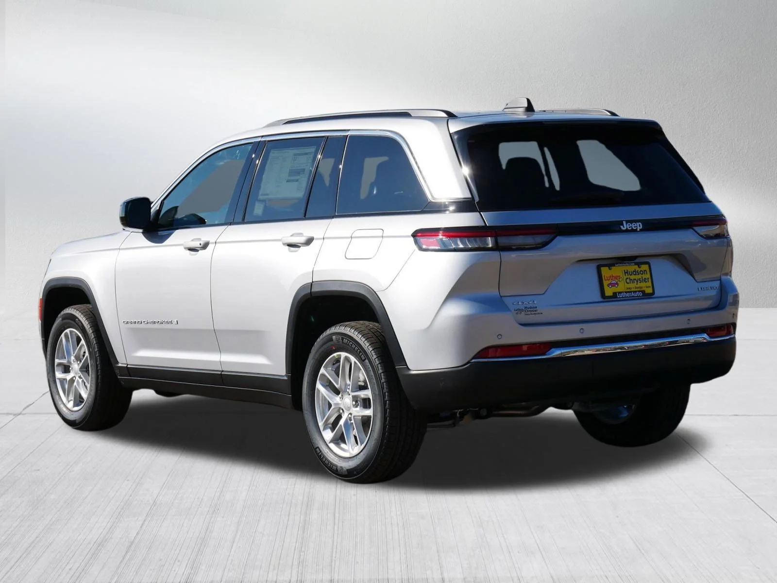 New 2026 Silver Zynith Exterior Paint Jeep Laredo X image 3