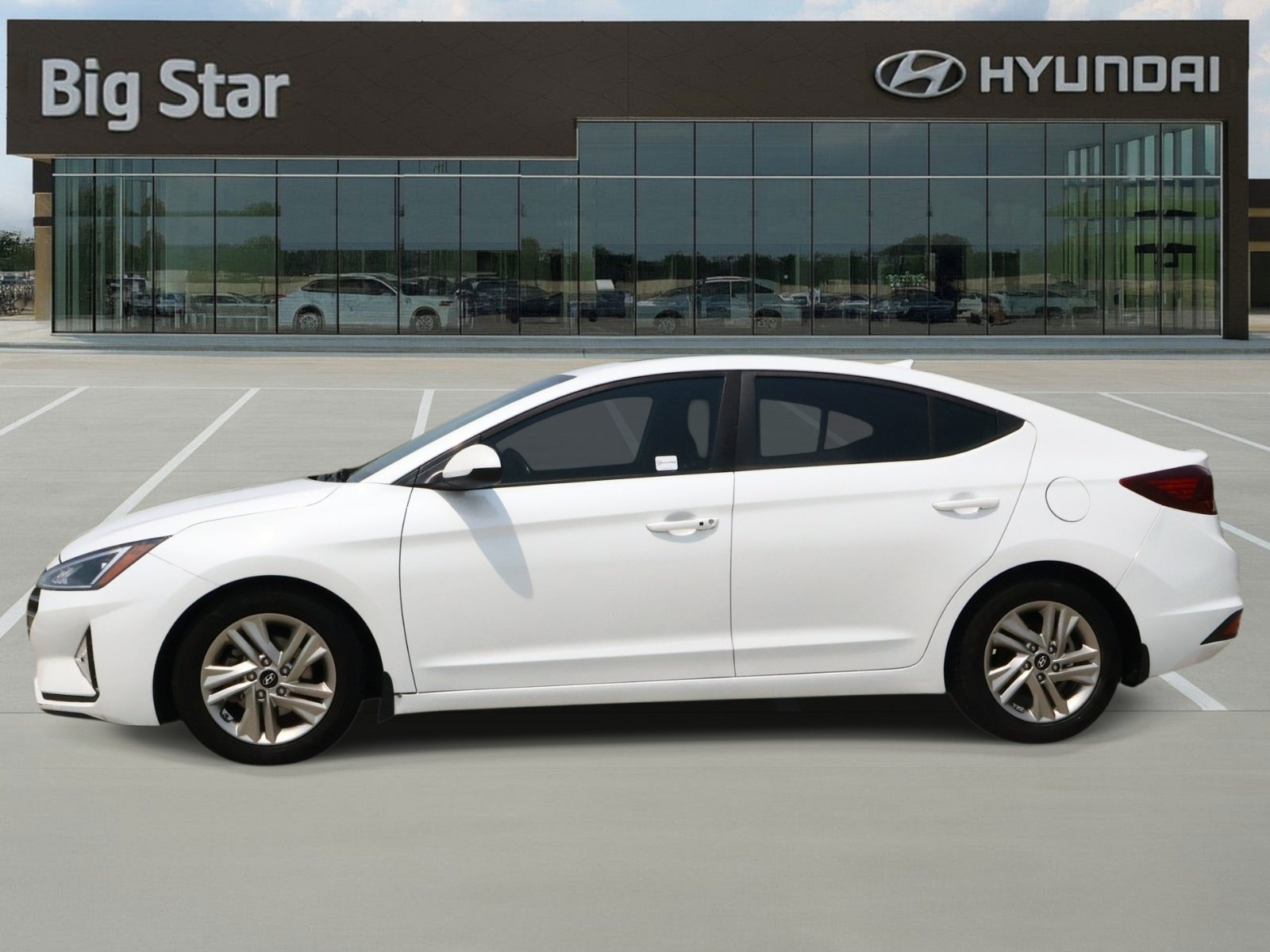 Used 2019 Quartz White Pearl Hyundai Value Edition image 2