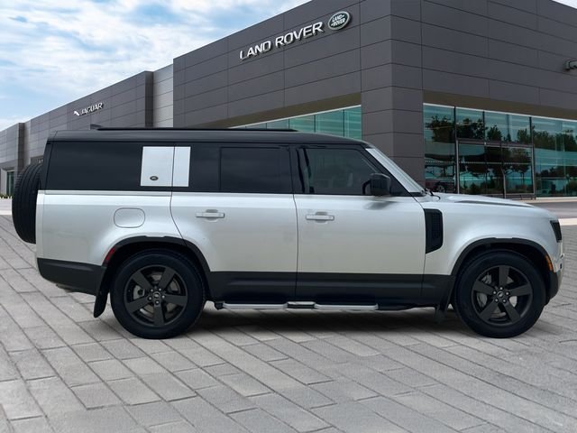 Used 2024  Land Rover S image 6