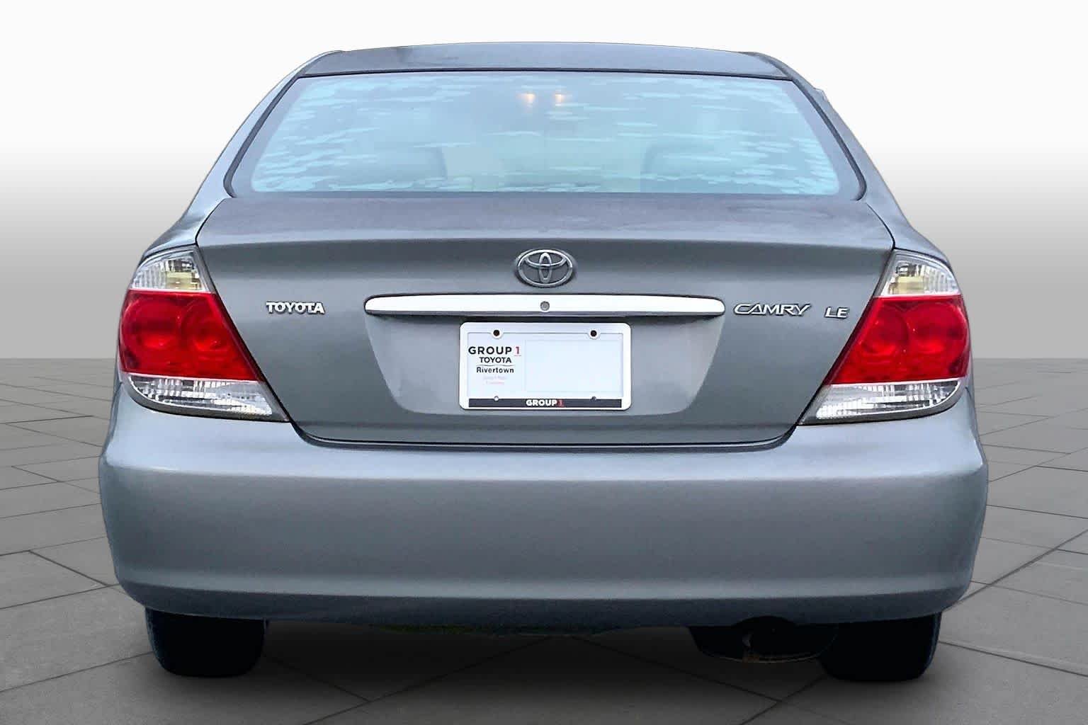 Used 2005 Phantom Gray Pearl Toyota STD image 4