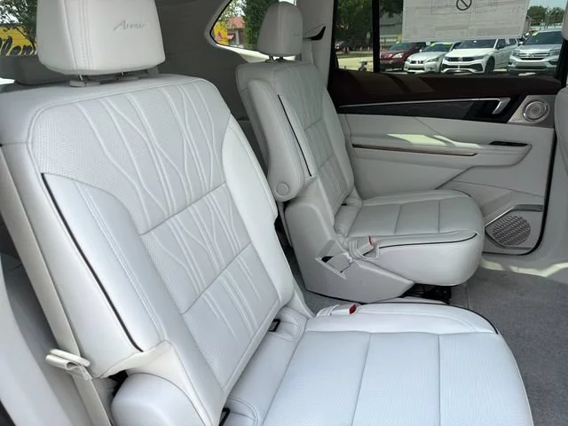 New 2026 Iridescent White Tricoat Buick Avenir image 22