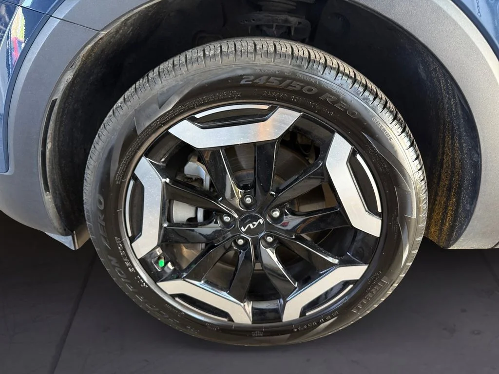 Used 2025 Black Kia S image 9
