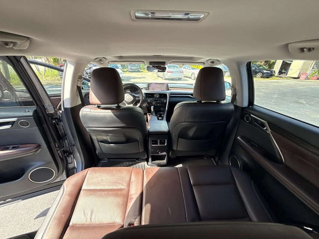 Used 2017  Lexus  image 15