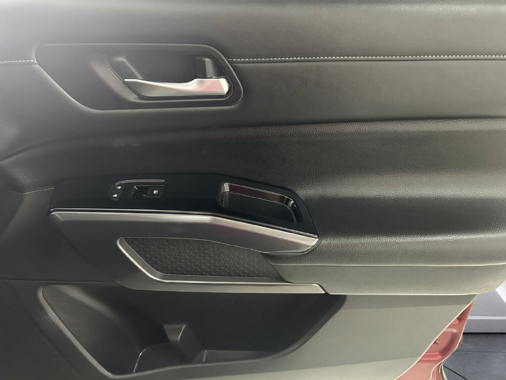 Used 2023 Red Nissan SL image 15