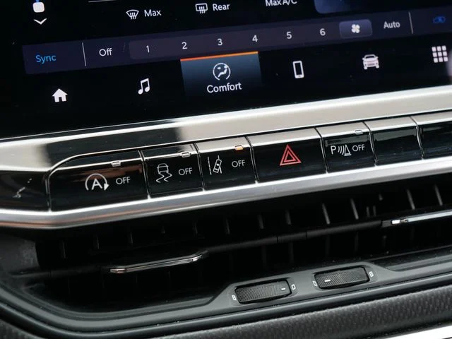 Used 2024 Silver Jeep Trailhawk image 32