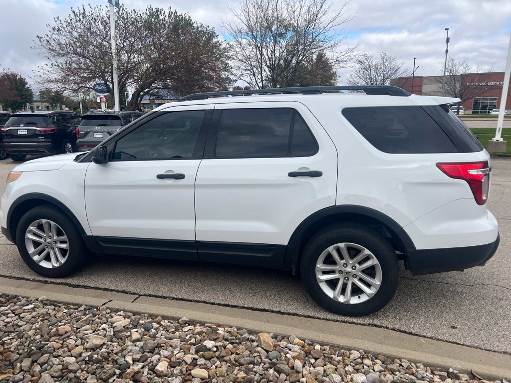 Used 2013 White Ford Base image 4