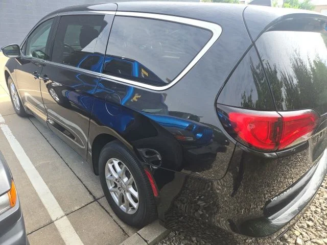 Used 2023 Black Chrysler LX image 6