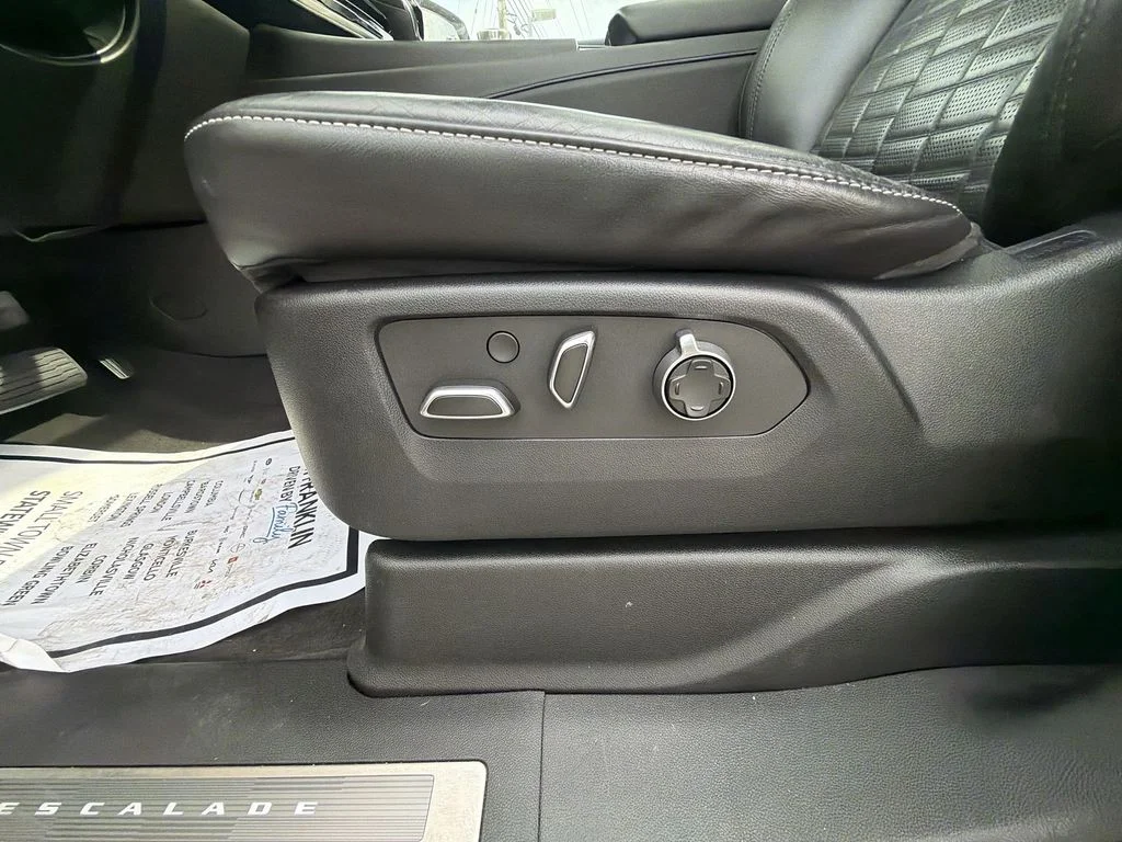 Used 2023 White Cadillac V-Series image 18