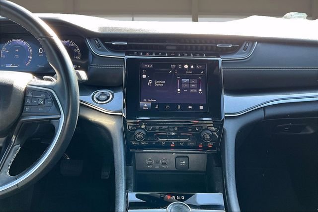 Used 2022 Black Jeep Altitude image 6